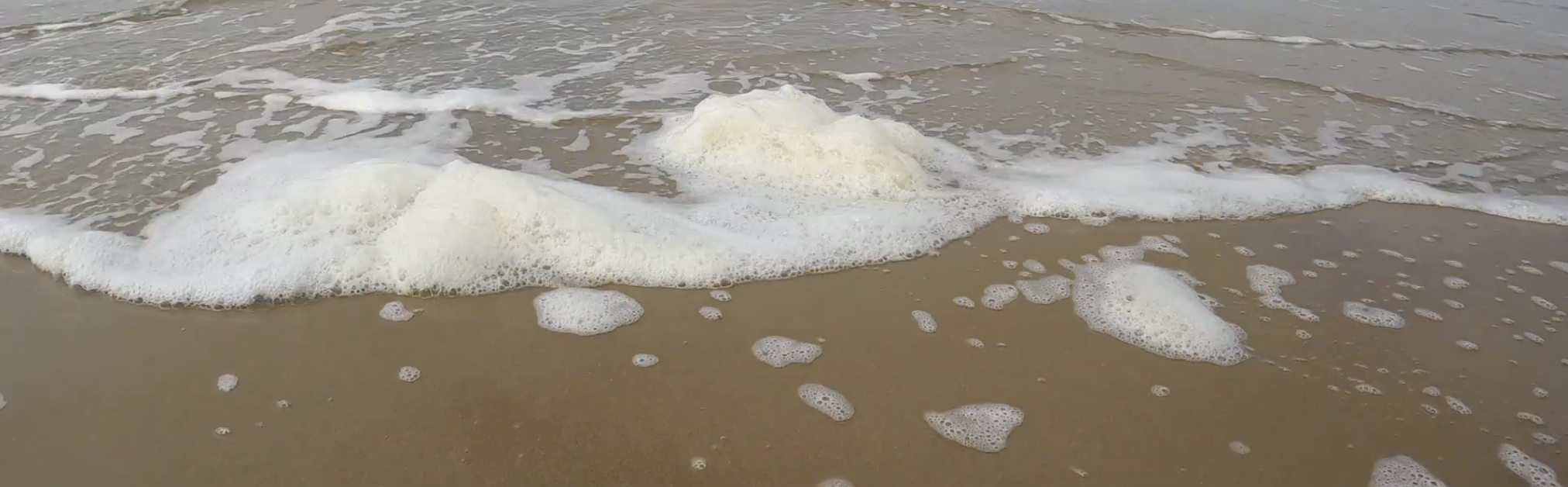 Zand met zeeschuim